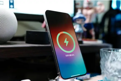 桃江苹果15换屏服务分享用什么充电器给iPhone15充电更好 